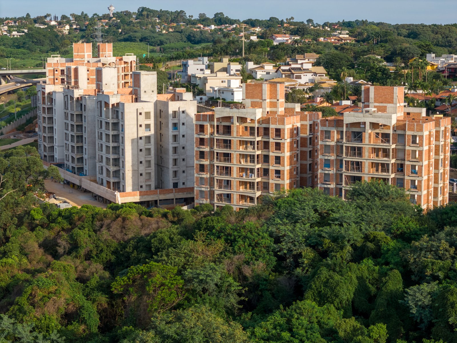 fotografia profissional de um prédio em construção na região metropolitana de Campinas